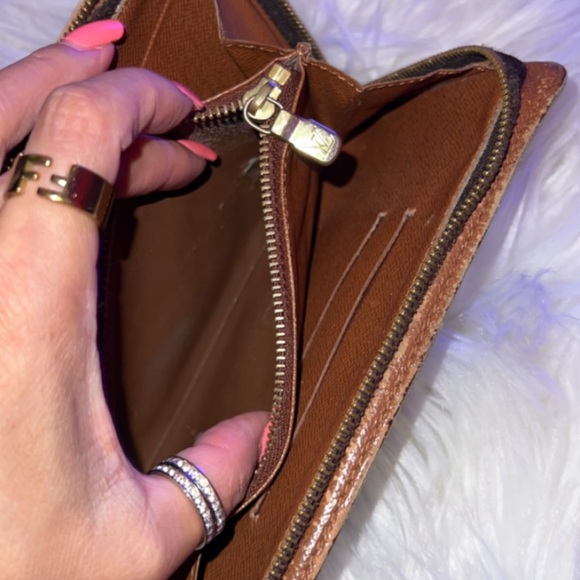 Louis Vuitton Zippy Wallet. Serial code: CA0969 - Picture 7 of 9